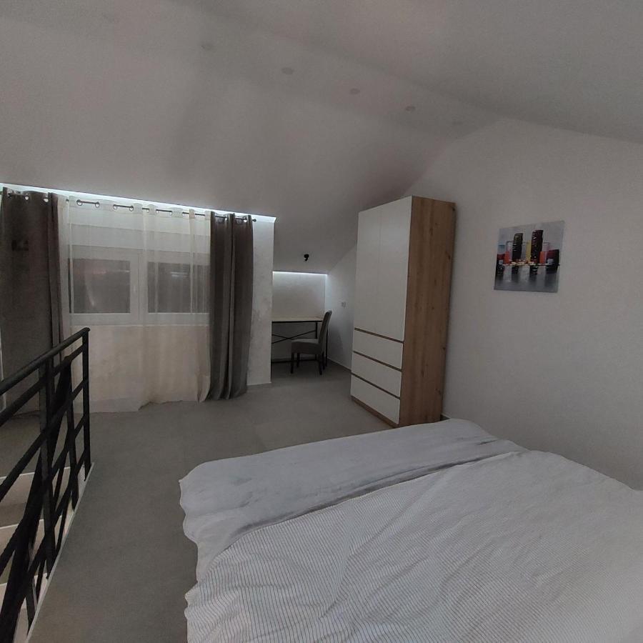 Apartman Lux Jelena Surcin Экстерьер фото