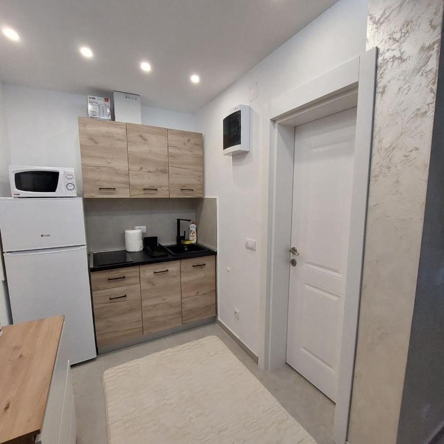 Apartman Lux Jelena Surcin Экстерьер фото